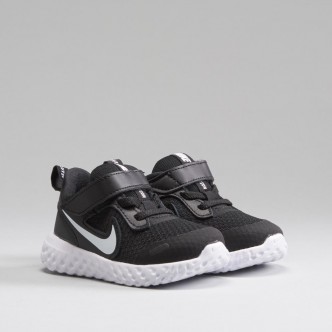 Nike revolution 5